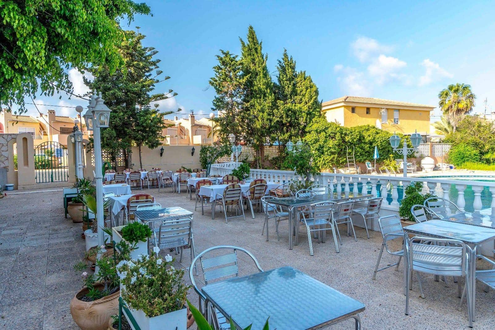 Kommersiell til salgs i Torrevieja - € 835 000 (Ref: 9317989)