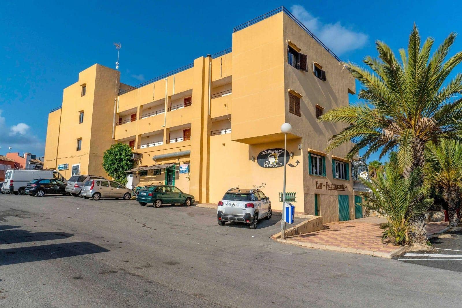 Kommersiell til salgs i Torrevieja - € 835 000 (Ref: 9317989)