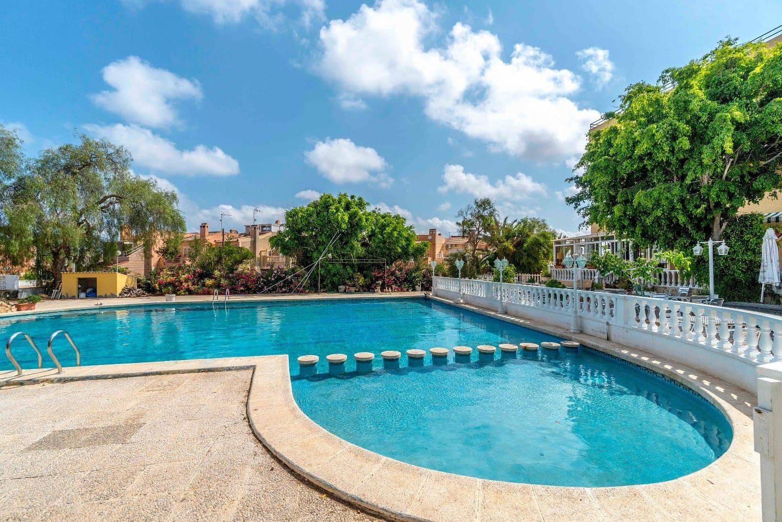 Kommersiell til salgs i Torrevieja - € 835 000 (Ref: 9317989)