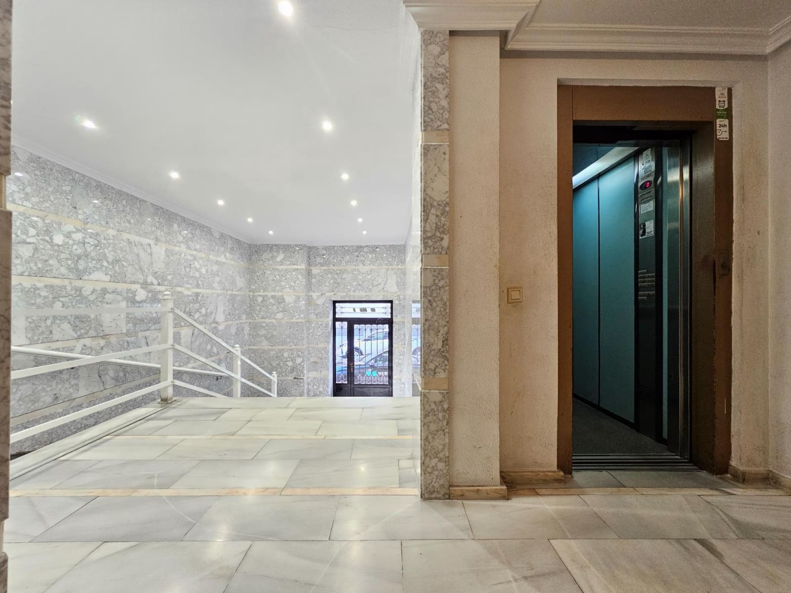 2 bedroom Apartment for sale in Torrevieja - € 126,000 (Ref: 9413967)