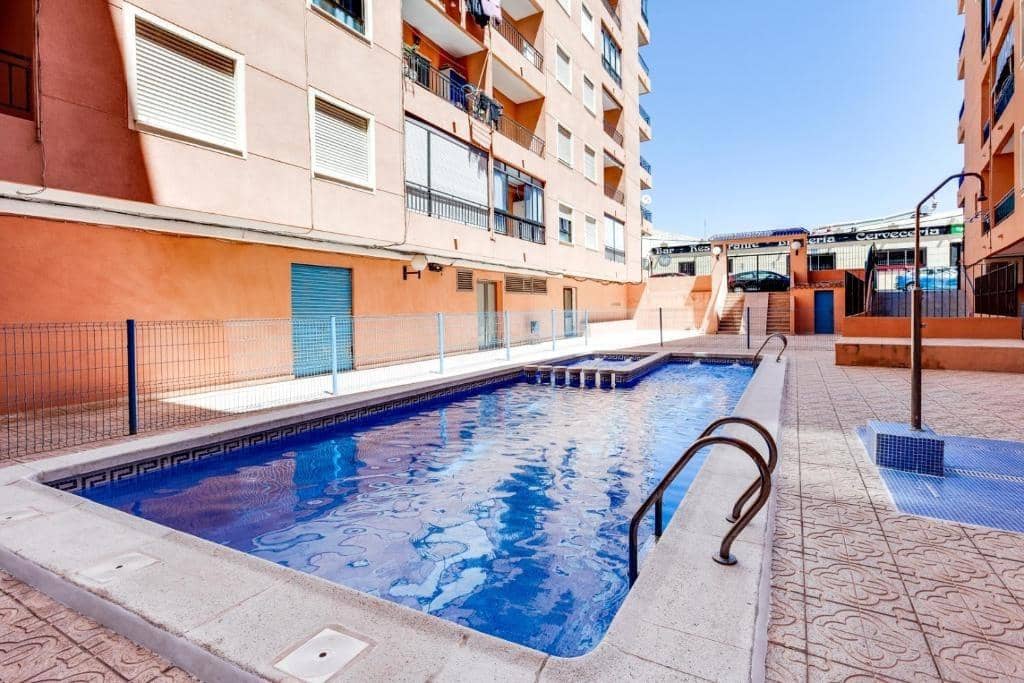 Yksiö myytävänä paikassa Torrevieja mukana uima-altaan - 114 900 € (Ref: 9427415)