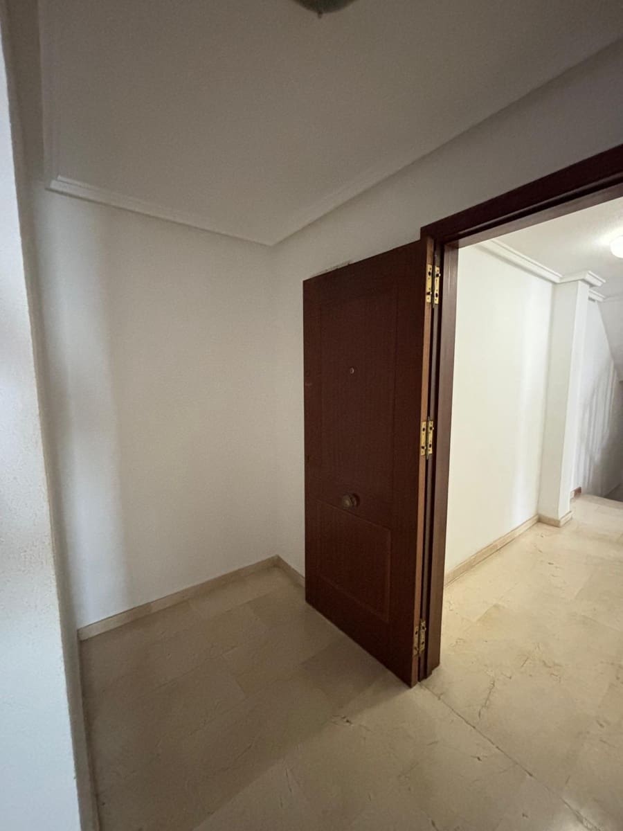 3 makuuhuone Kattohuoneisto myytävänä paikassa Torrevieja - 150 000 € (Ref: 9431010)