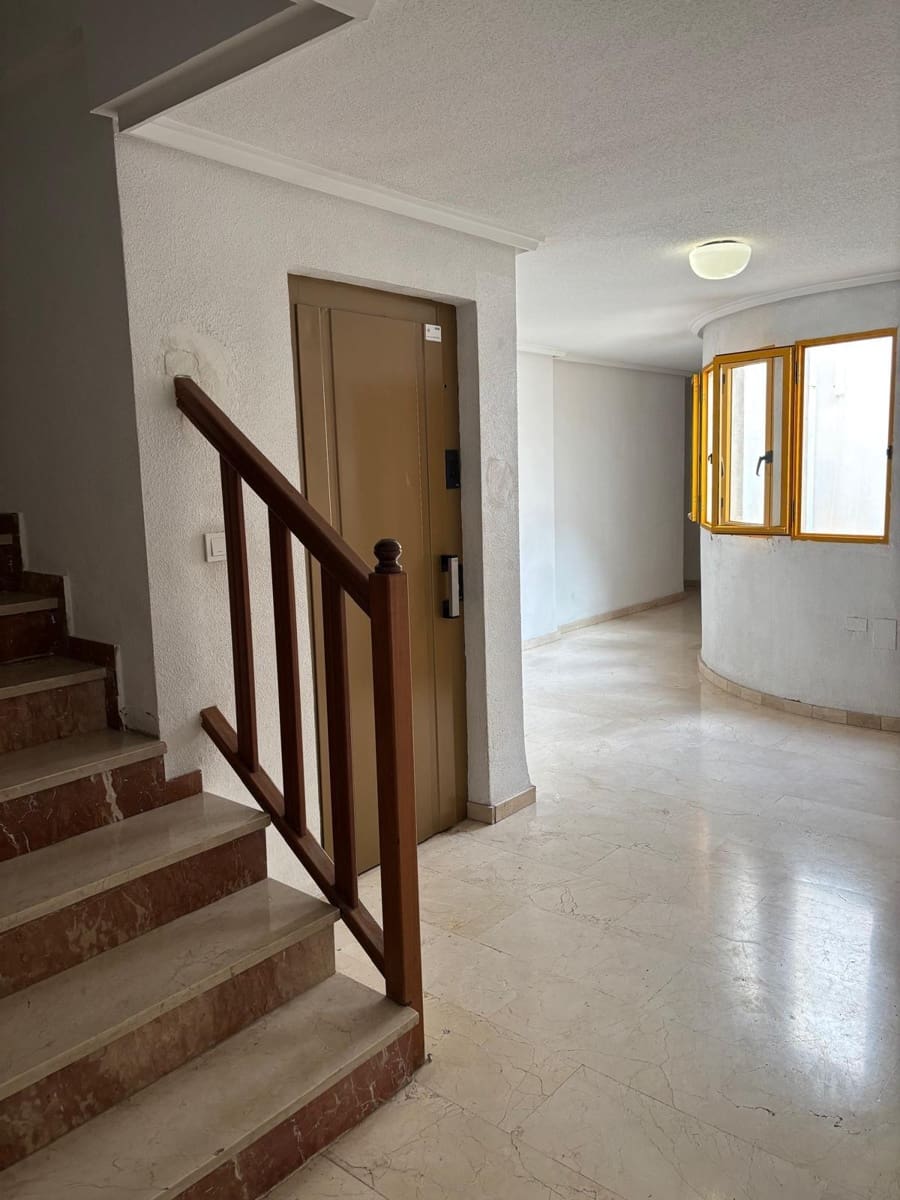 3 makuuhuone Kattohuoneisto myytävänä paikassa Torrevieja - 150 000 € (Ref: 9431010)