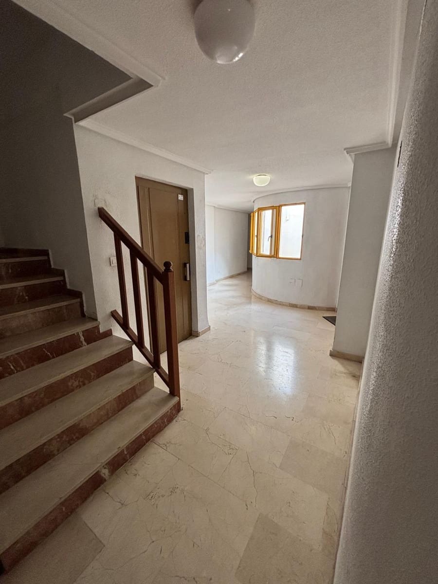 3 makuuhuone Kattohuoneisto myytävänä paikassa Torrevieja - 150 000 € (Ref: 9431010)