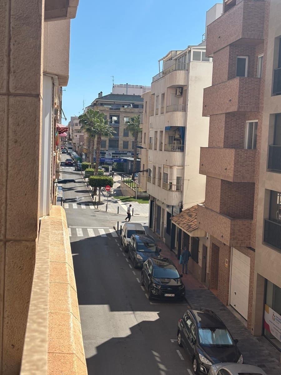 Apartamento de 3 habitaciones en Torrevieja en venta - 170.000 € (Ref: 9435952)