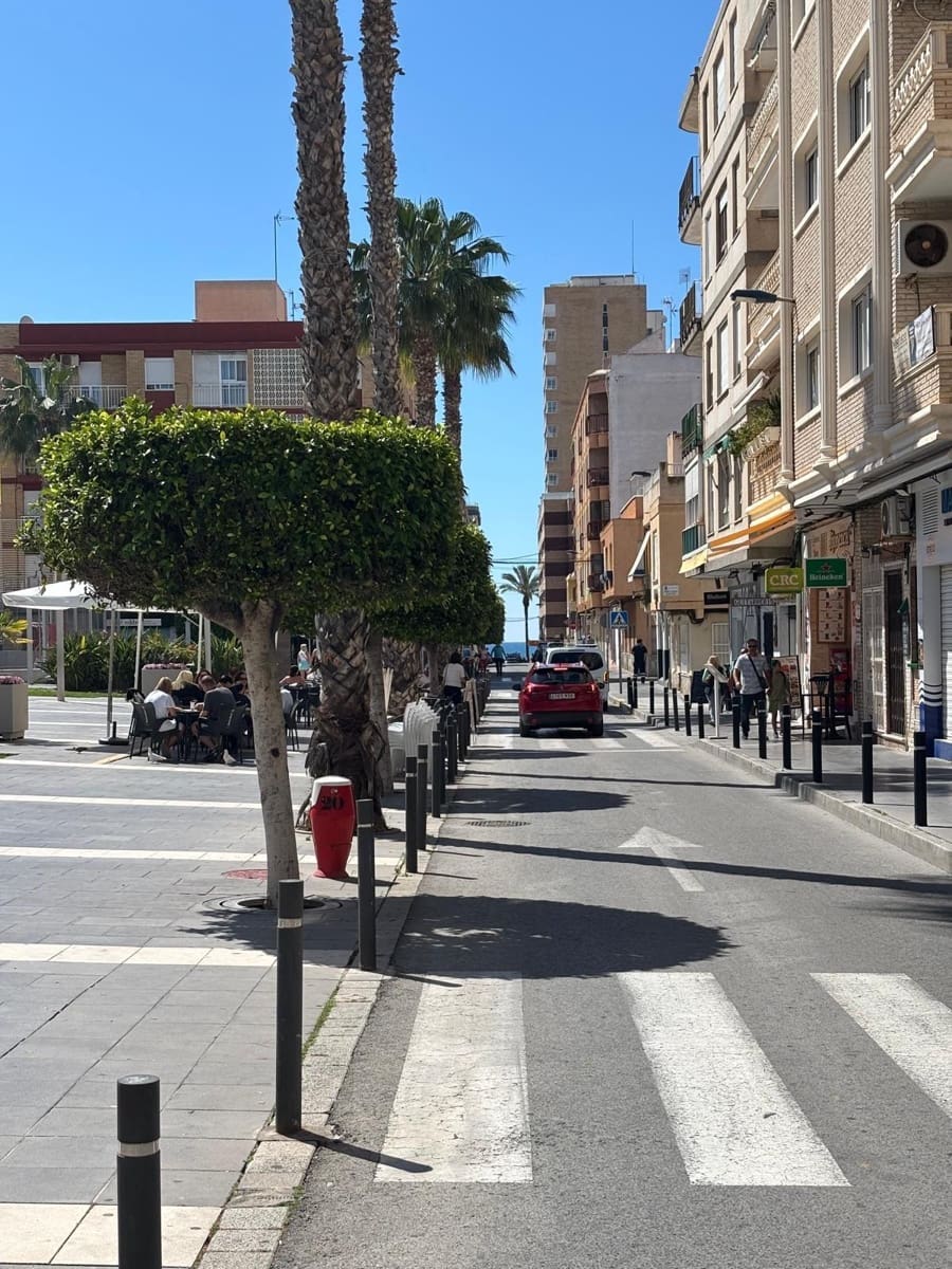 Apartamento de 3 habitaciones en Torrevieja en venta - 170.000 € (Ref: 9435952)