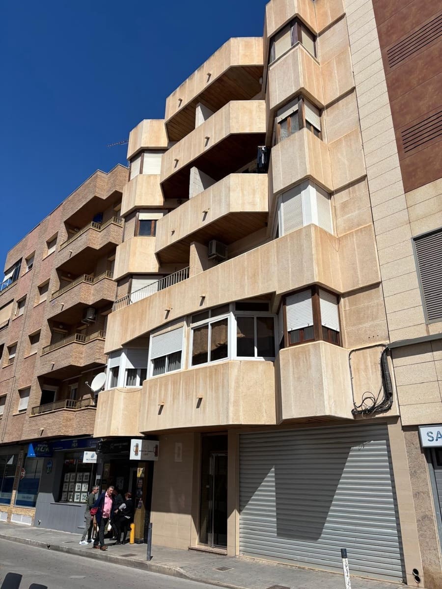 Apartamento de 3 habitaciones en Torrevieja en venta - 170.000 € (Ref: 9435952)