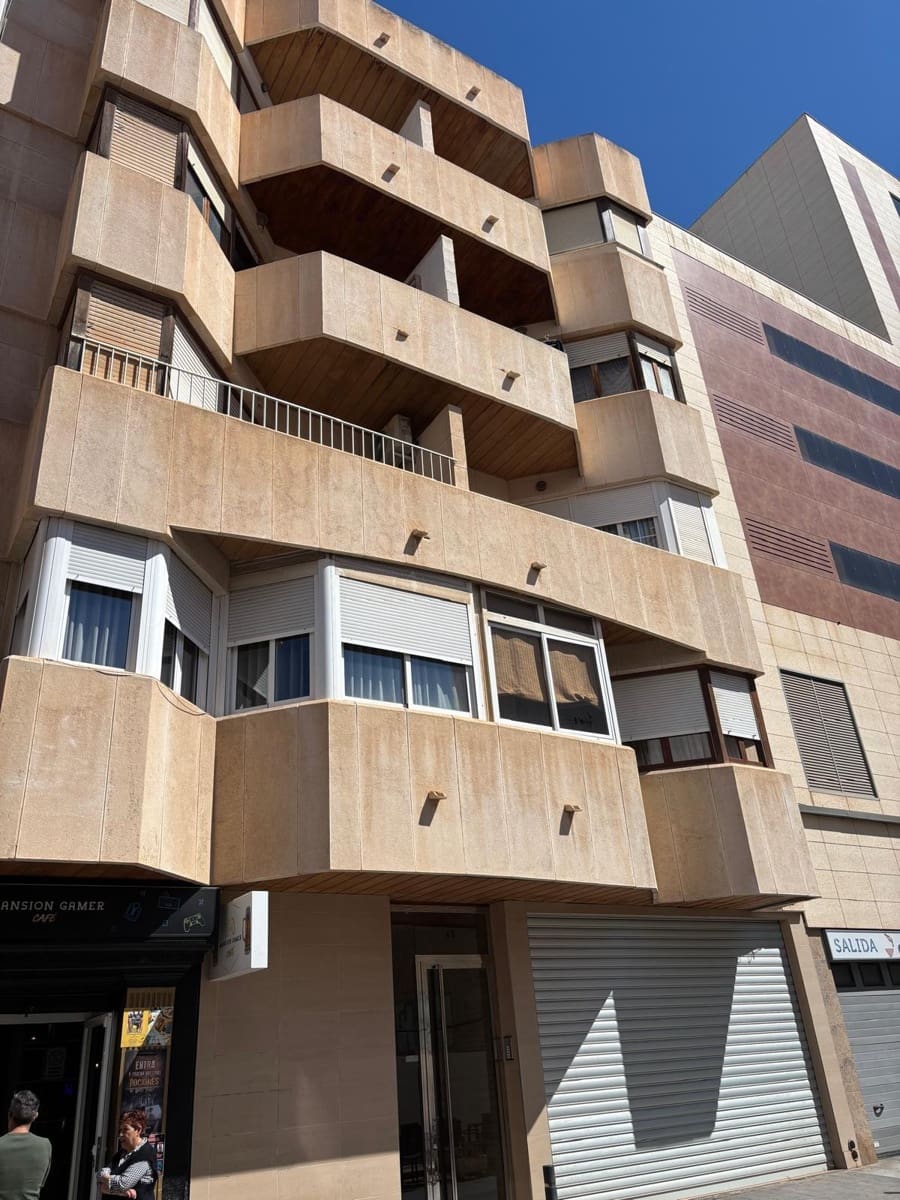Apartamento de 3 habitaciones en Torrevieja en venta - 170.000 € (Ref: 9435952)