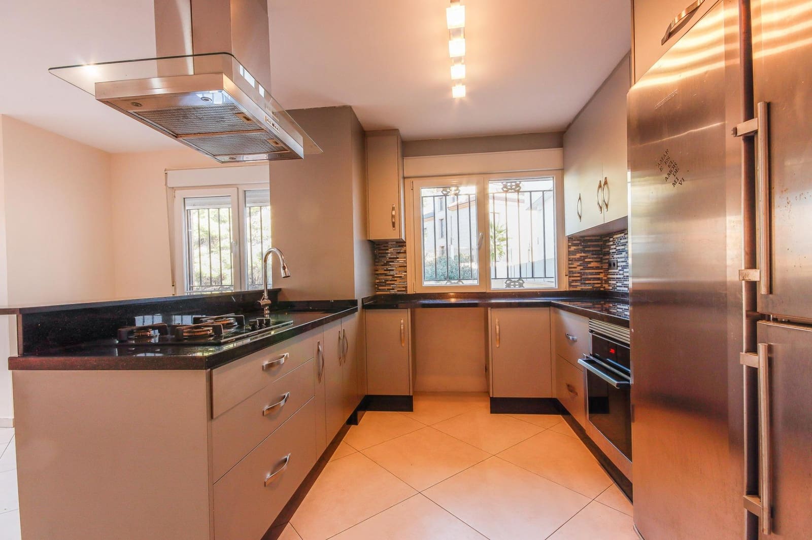 Chalet de 4 habitaciones en Orihuela Costa en venta con piscina - 250.000 € (Ref: 9462505)