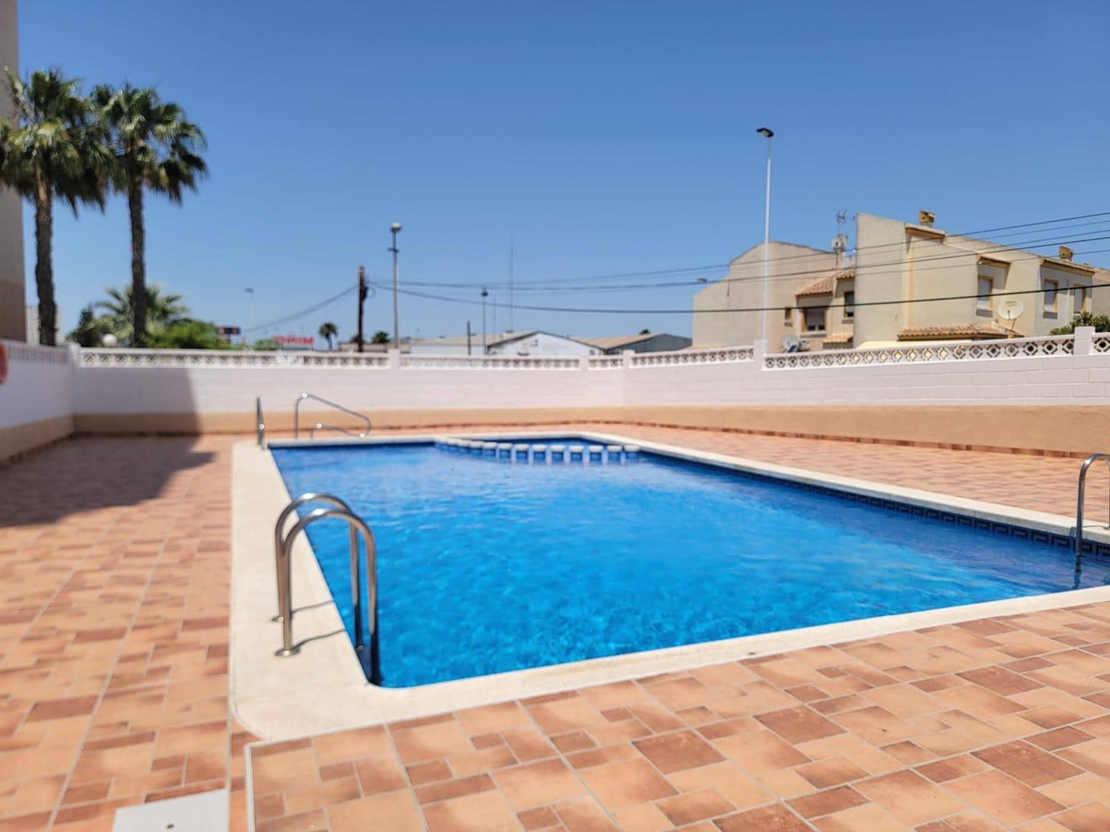 2 makuuhuone Huoneisto myytävänä paikassa Torrevieja mukana uima-altaan - 118 900 € (Ref: 9473086)