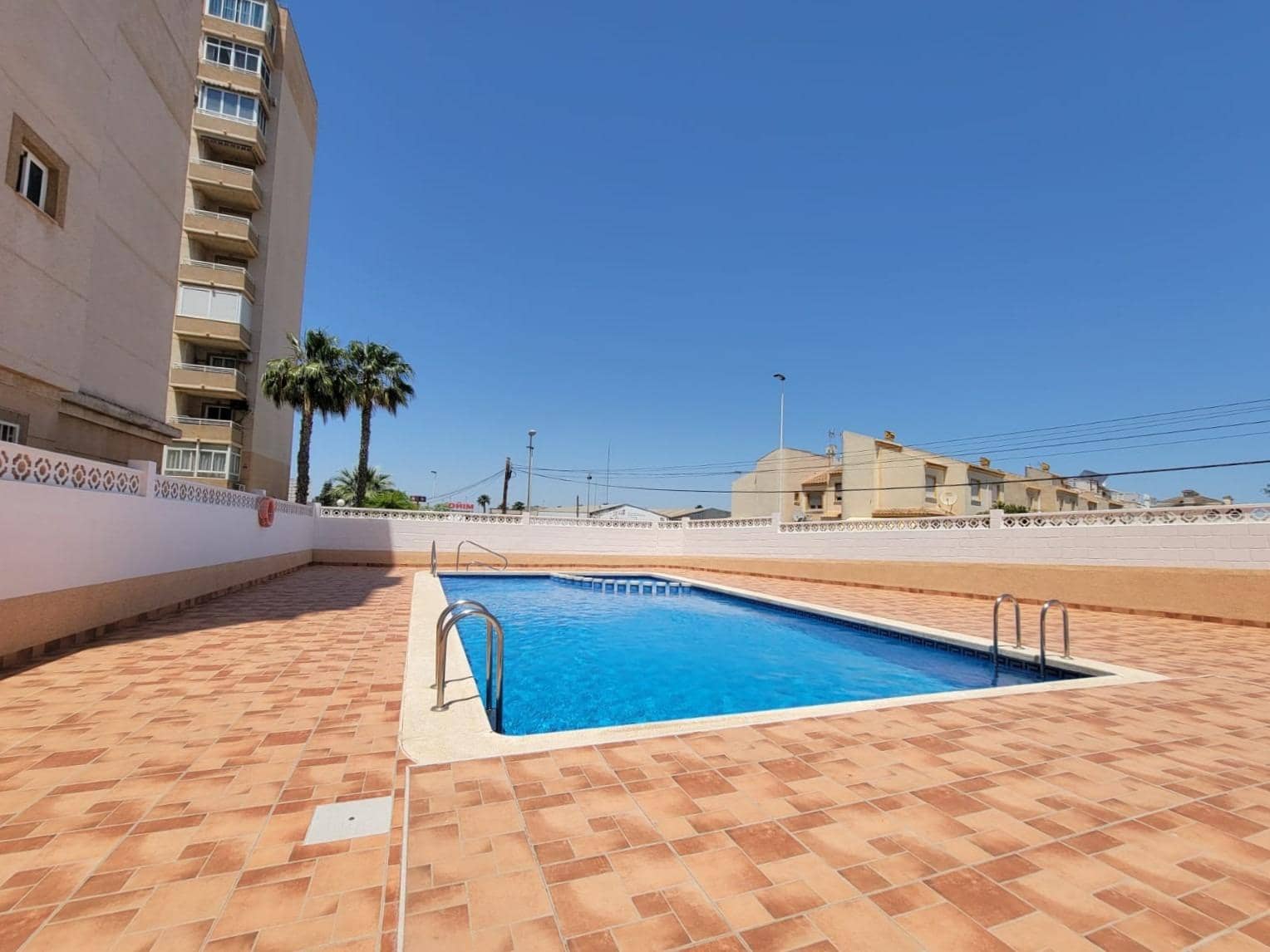 2 makuuhuone Huoneisto myytävänä paikassa Torrevieja mukana uima-altaan - 118 900 € (Ref: 9473086)