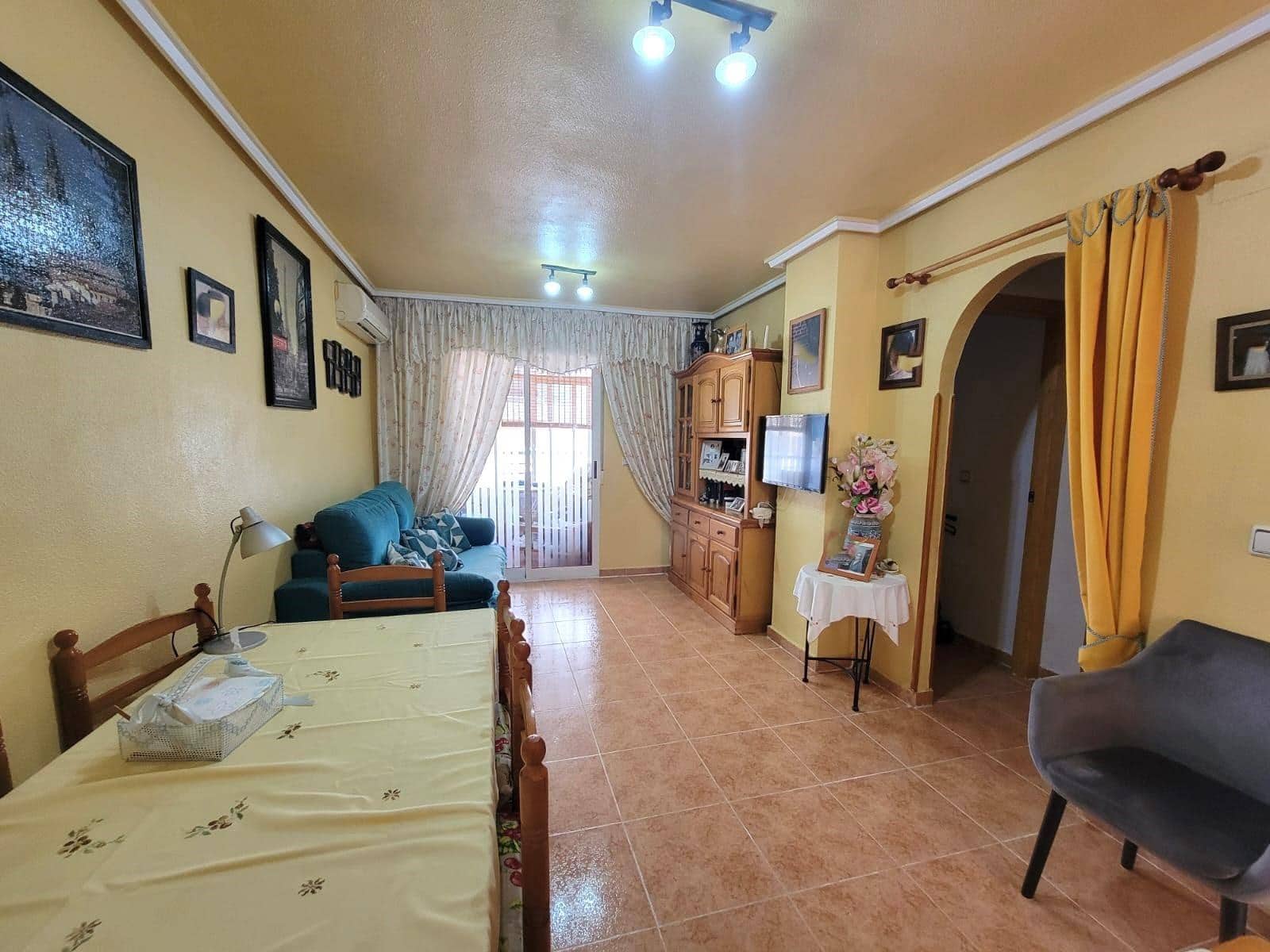 2 makuuhuone Huoneisto myytävänä paikassa Torrevieja mukana uima-altaan - 118 900 € (Ref: 9473086)