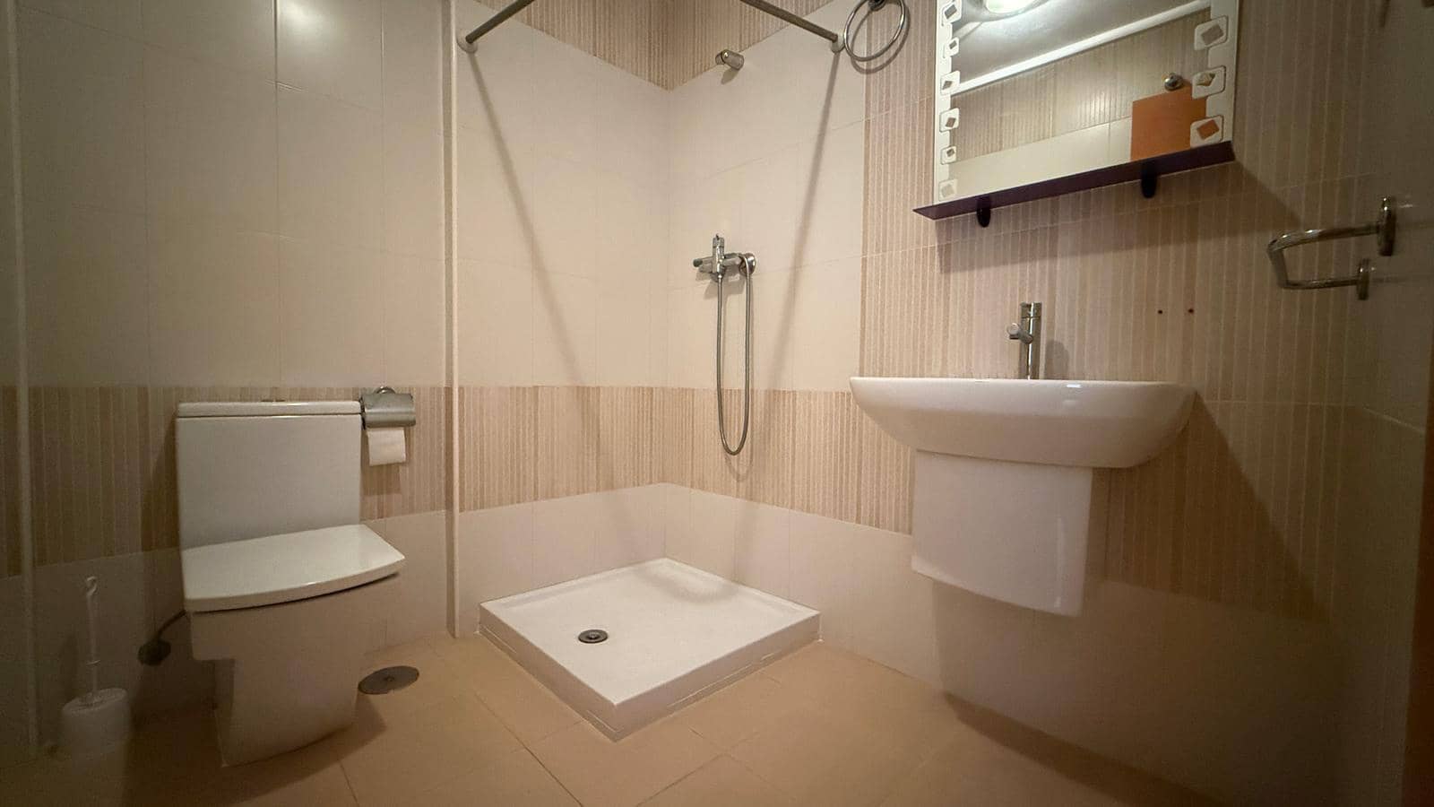 2 bedroom Apartment for sale in Torrevieja - € 129,500 (Ref: 9491614)