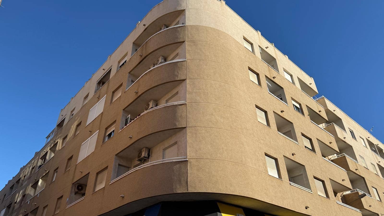 2 bedroom Apartment for sale in Torrevieja - € 129,500 (Ref: 9491614)