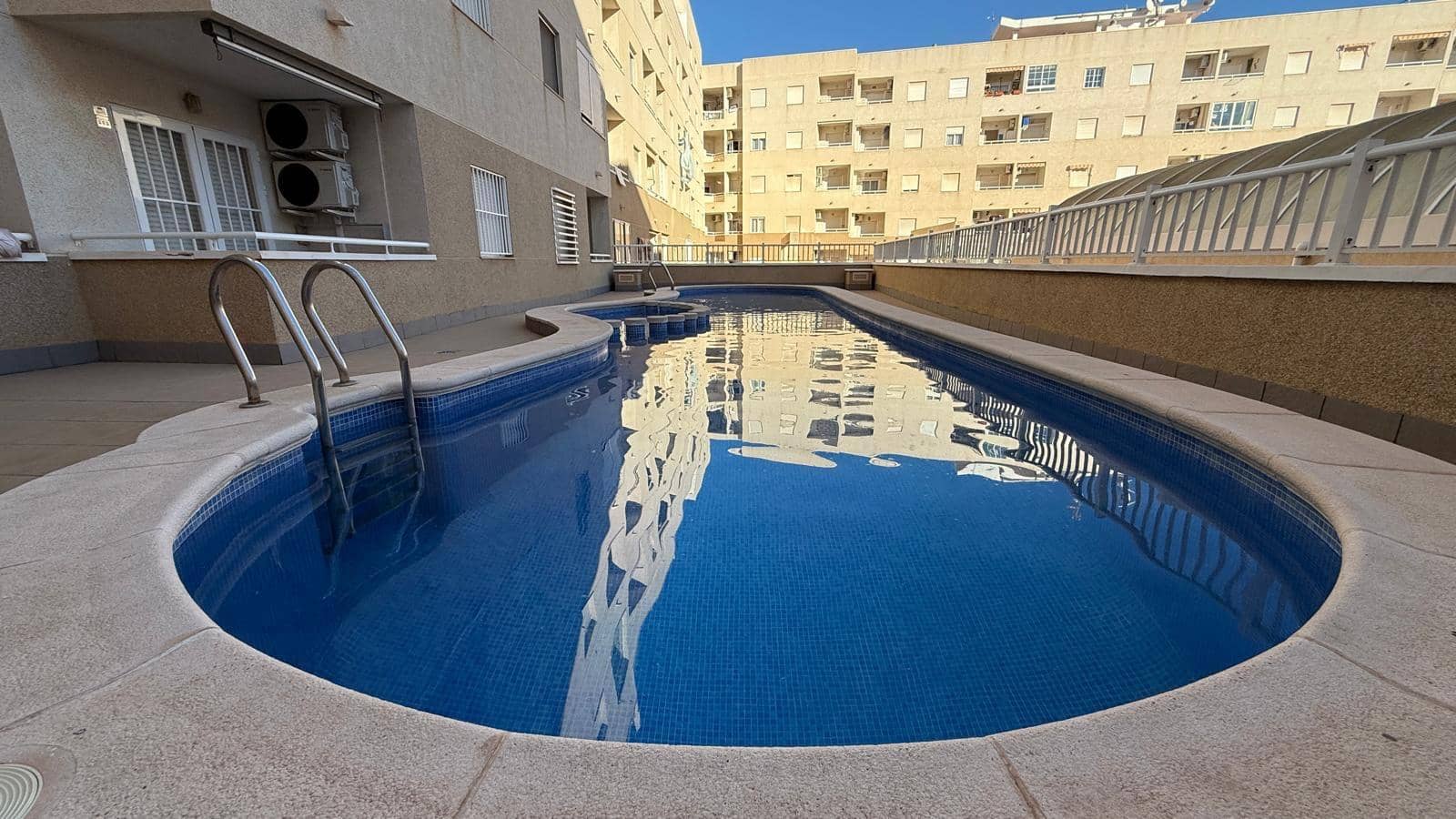 2 bedroom Apartment for sale in Torrevieja - € 129,500 (Ref: 9491614)