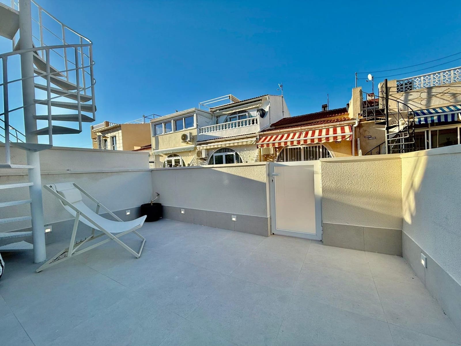 2 soveværelse Rækkehus til salg i Torrevieja - € 149.000 (Ref: 9496353)