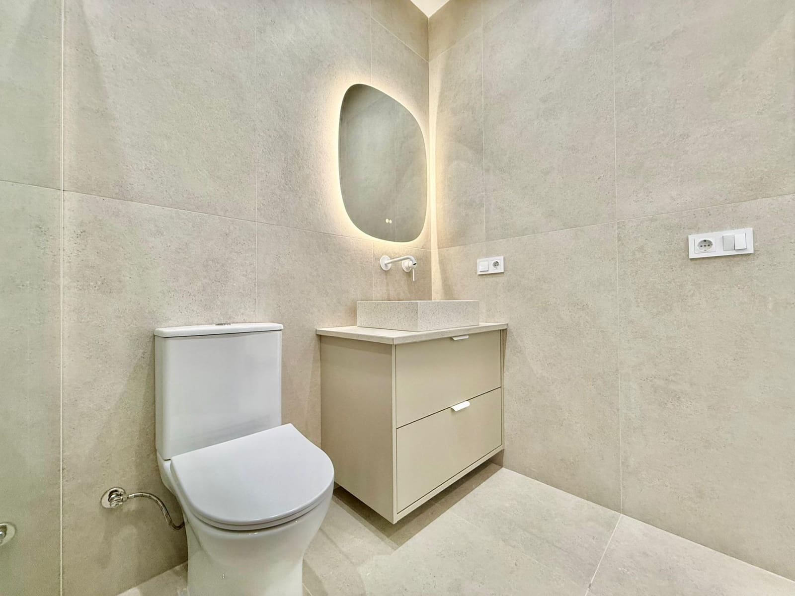 2 slaapkamer Rijtjeshuis te koop in Torrevieja - € 149.000 (Ref: 9496353)