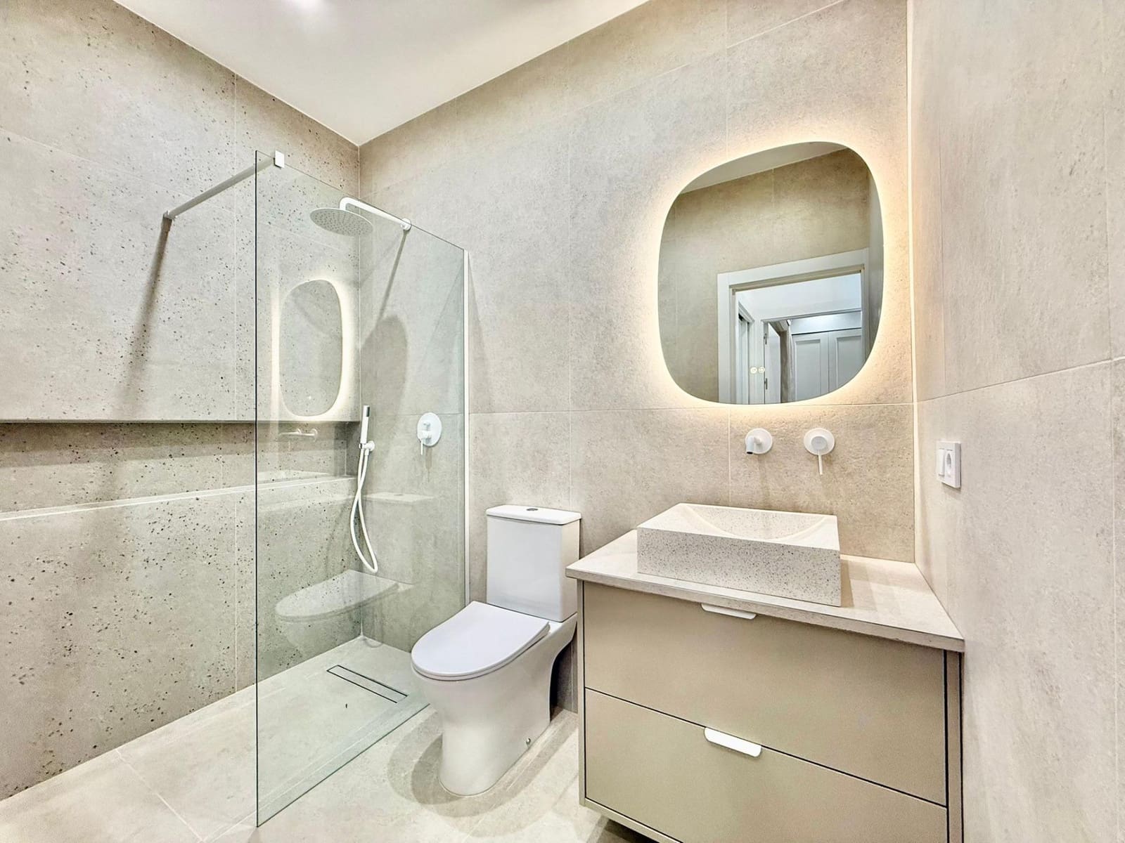 2 slaapkamer Rijtjeshuis te koop in Torrevieja - € 149.000 (Ref: 9496353)