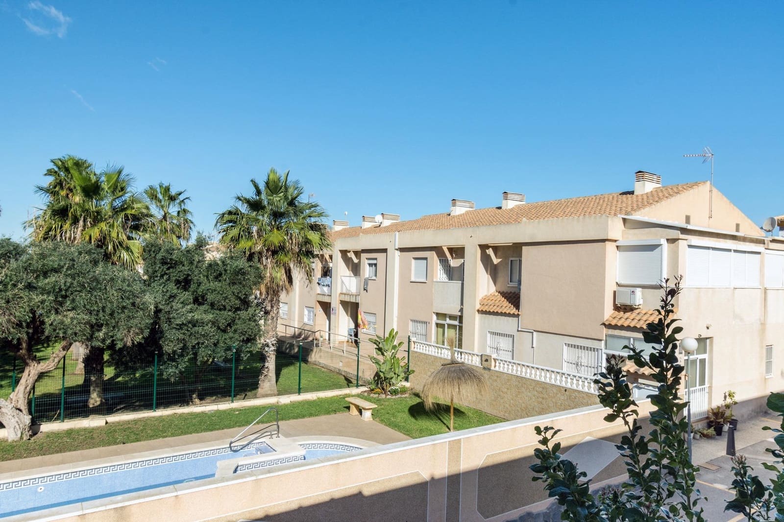3 soverom Rekkehus til salgs i Torrevieja med svømmebasseng - € 190 000 (Ref: 9625891)