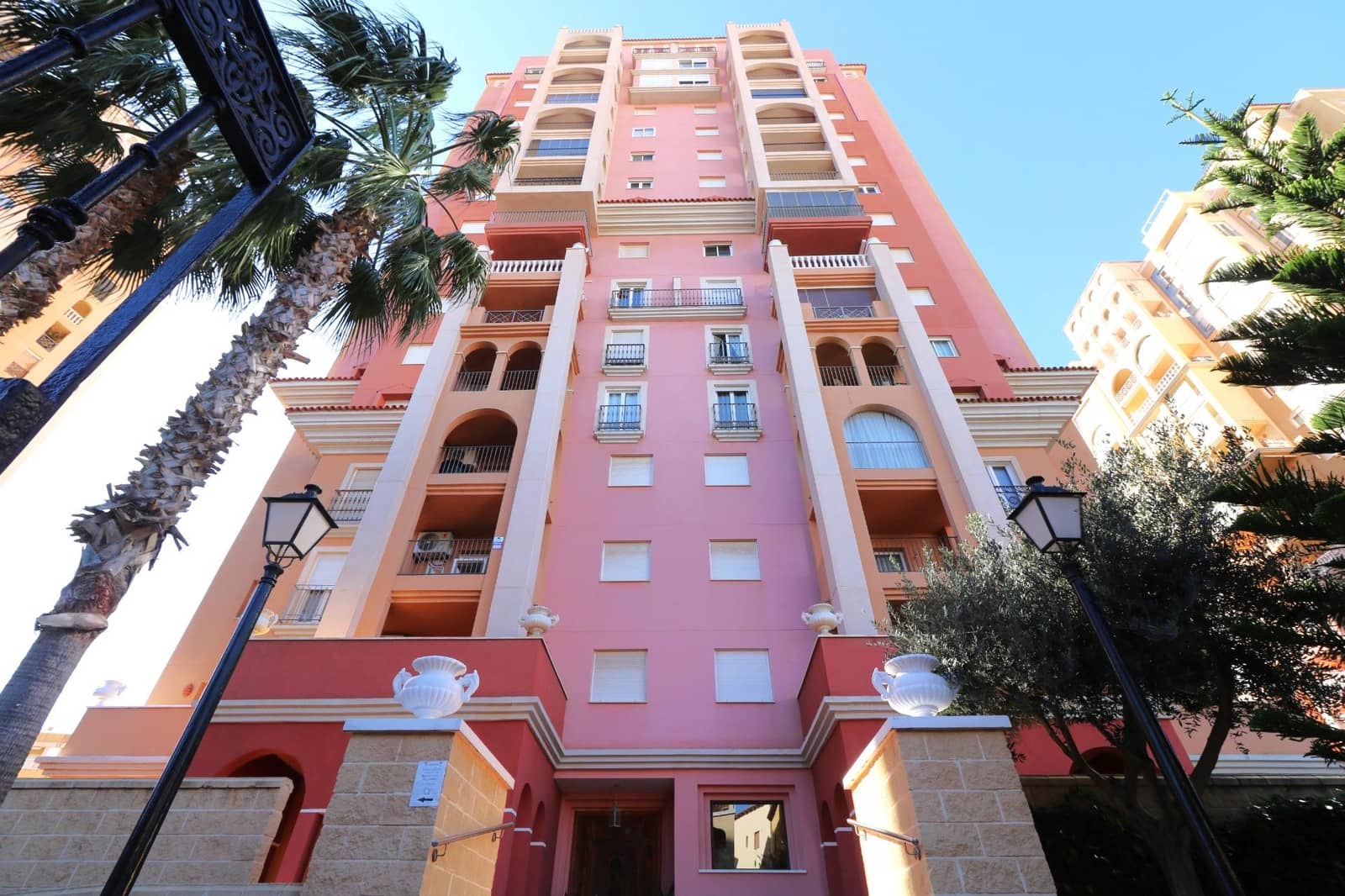 2 slaapkamer Appartement te koop in Torrevieja met zwembad - € 265.000 (Ref: 9625892)