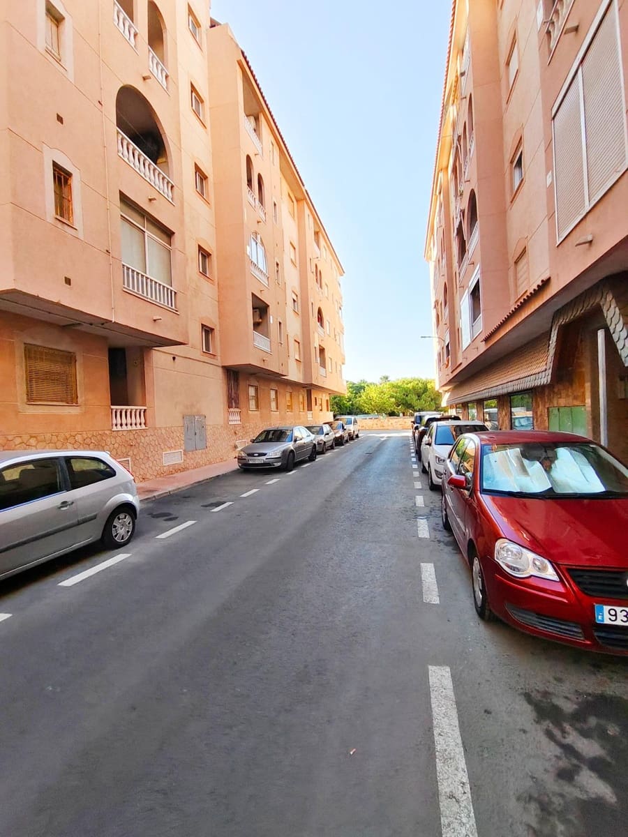Apartamento de 2 habitaciones en Torrevieja en venta con garaje - 149.900 € (Ref: 9712146)
