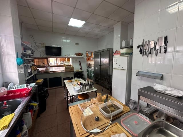 Comercial para venda em Puerto Deportivo, Torrevieja - 120 000 € (Ref: 9715070)