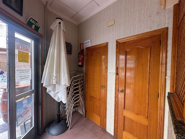 Comercial para venda em Puerto Deportivo, Torrevieja - 120 000 € (Ref: 9715070)