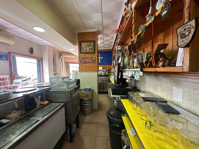 Comercial para venda em Puerto Deportivo, Torrevieja - 120 000 € (Ref: 9715070)