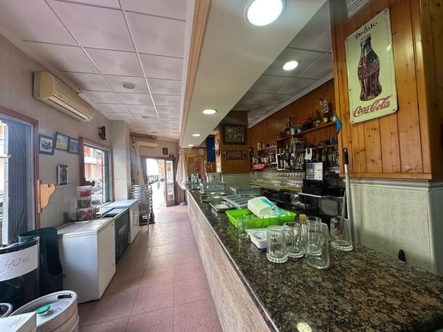 Comercial para venda em Puerto Deportivo, Torrevieja - 120 000 € (Ref: 9715070)