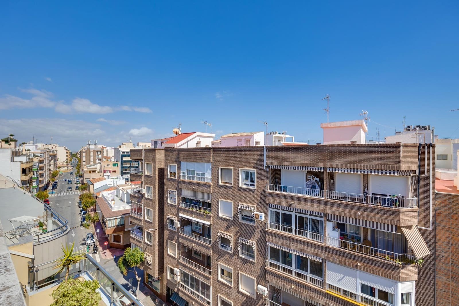 Ático de 2 habitaciones en Torrevieja en venta - 175.000 € (Ref: 9735707)