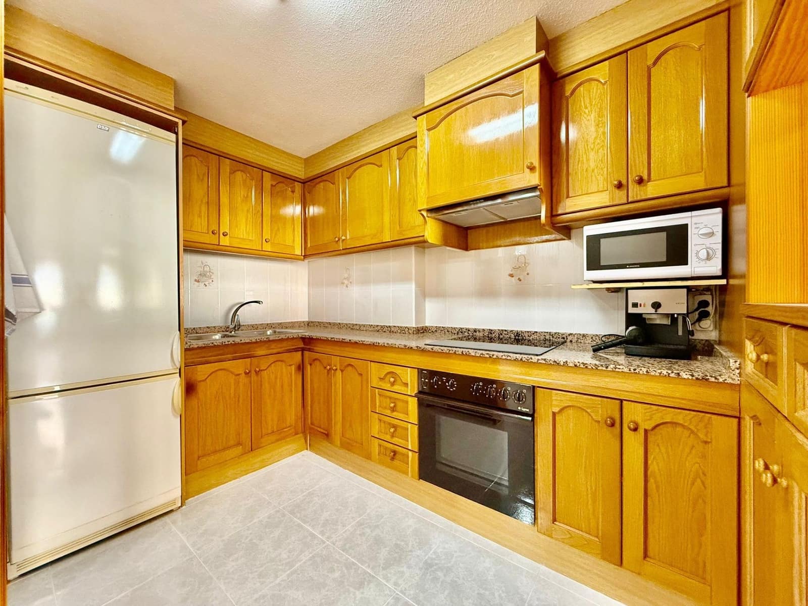 2 sovrum Lägenhet till salu i Torrevieja med garage - 149 900 € (Ref: 9804505)