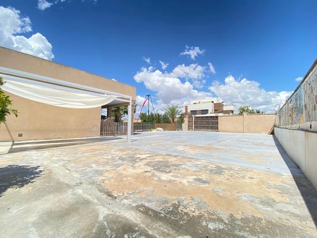 Chalet de 3 habitaciones en El Chaparral - La Siesta - La Torreta, Torrevieja en venta con piscina - 410.000 € (Ref: 9806609)