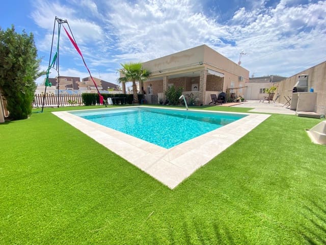 Chalet de 3 habitaciones en El Chaparral - La Siesta - La Torreta, Torrevieja en venta con piscina - 410.000 € (Ref: 9806609)