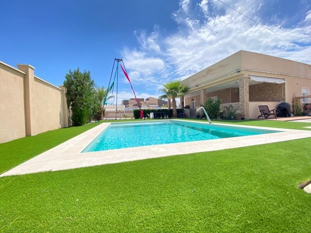 Chalet de 3 habitaciones en El Chaparral - La Siesta - La Torreta, Torrevieja en venta con piscina - 410.000 € (Ref: 9806609)
