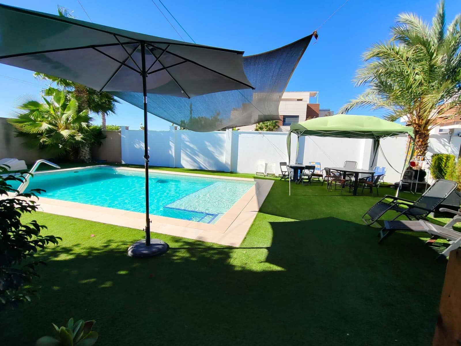 3 makuuhuone Huvila myytävänä paikassa Torrevieja mukana uima-altaan - 410 000 € (Ref: 9806609)
