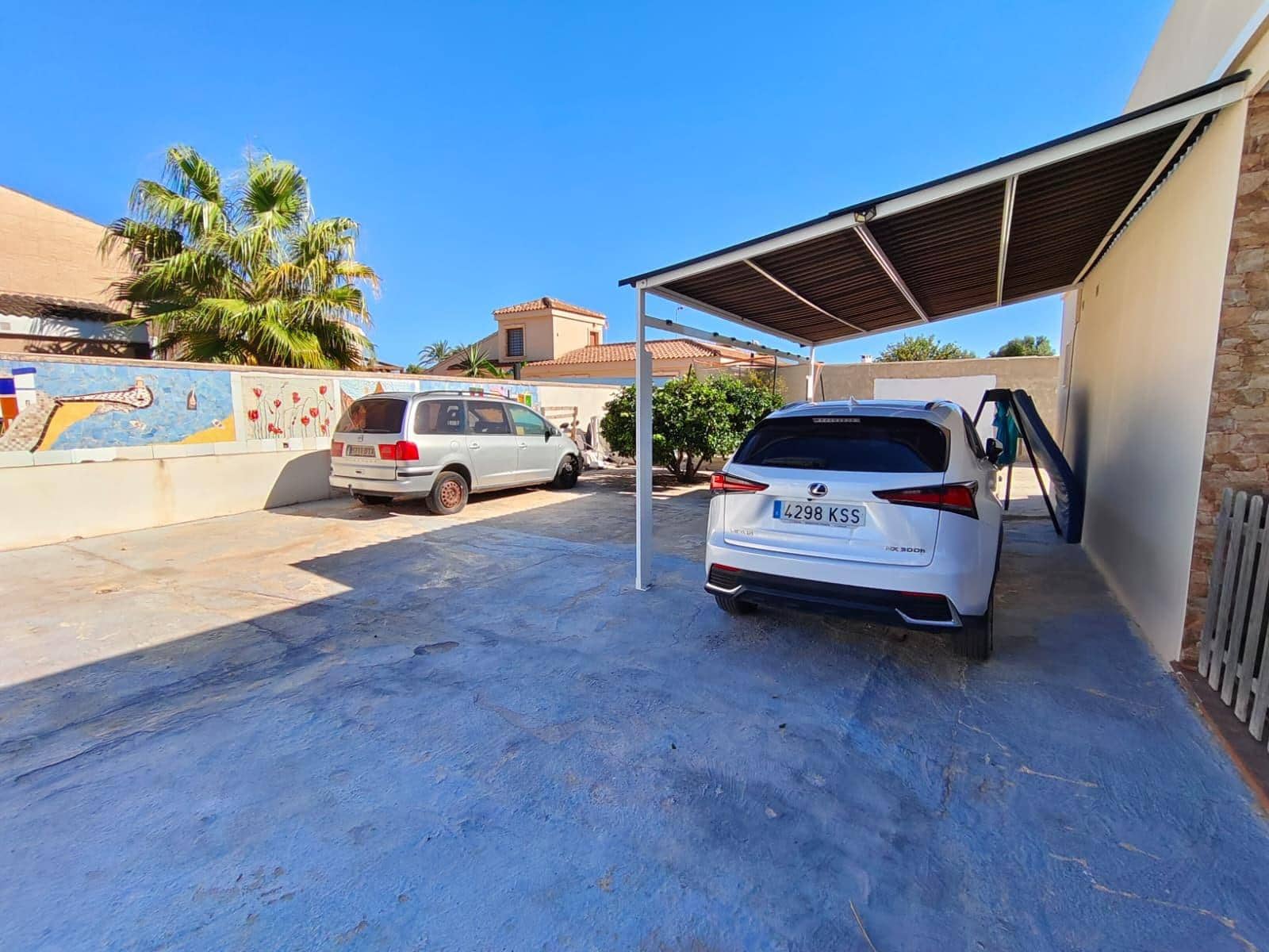 3 makuuhuone Huvila myytävänä paikassa Torrevieja mukana uima-altaan - 410 000 € (Ref: 9806609)