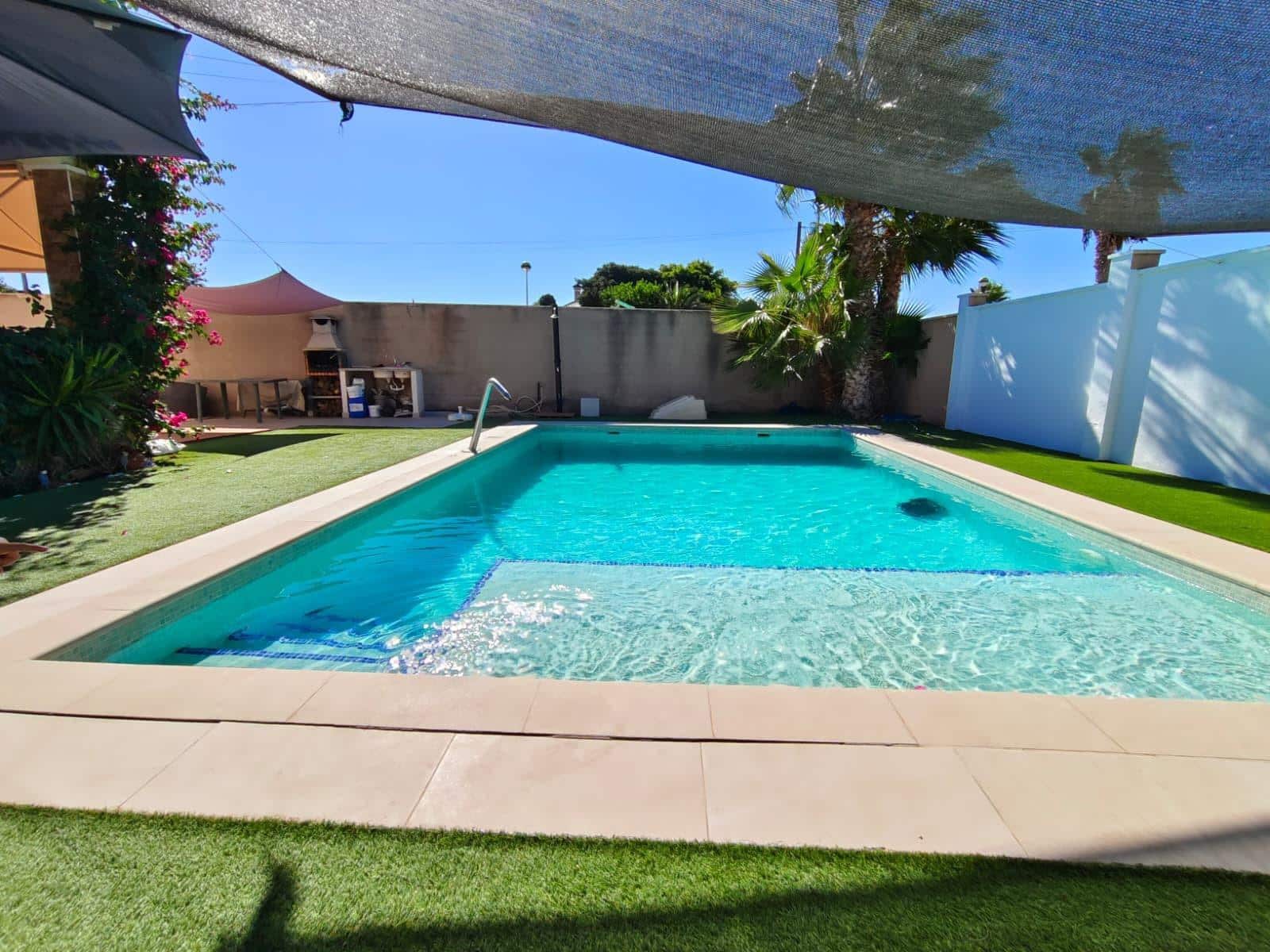 3 makuuhuone Huvila myytävänä paikassa Torrevieja mukana uima-altaan - 410 000 € (Ref: 9806609)