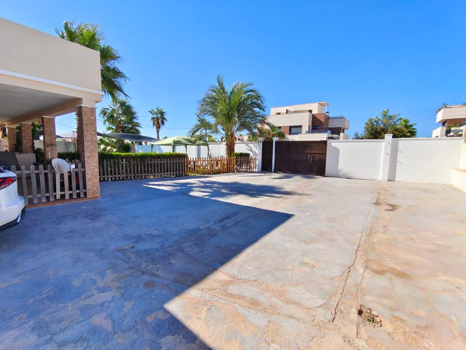 3 makuuhuone Huvila myytävänä paikassa Torrevieja mukana uima-altaan - 410 000 € (Ref: 9806609)