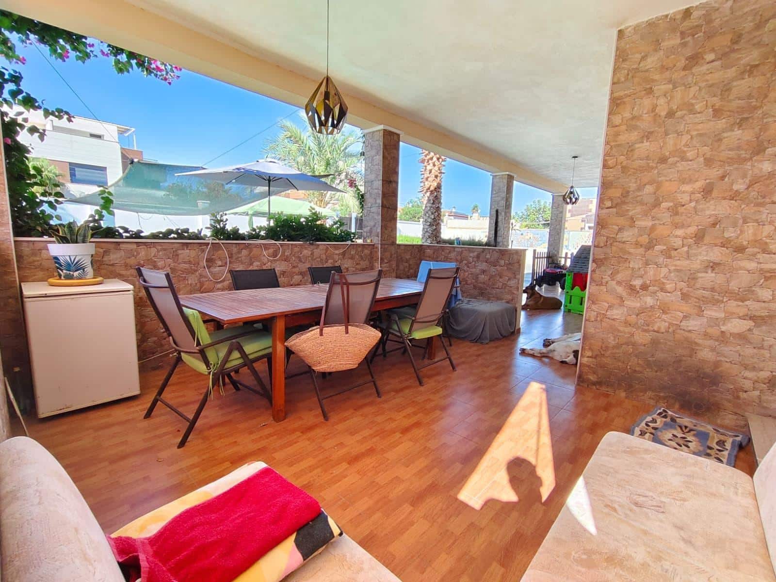 3 makuuhuone Huvila myytävänä paikassa Torrevieja mukana uima-altaan - 410 000 € (Ref: 9806609)