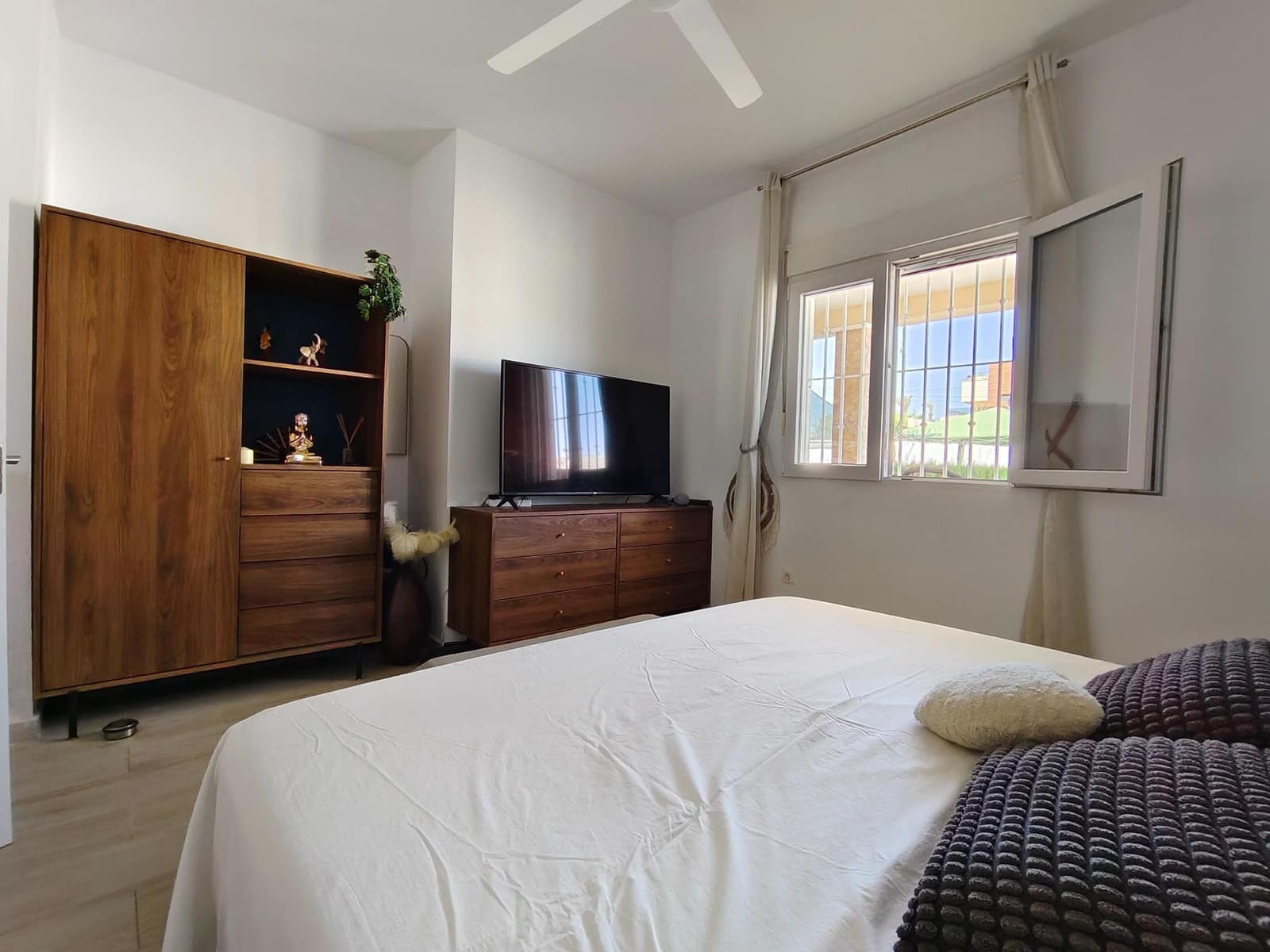 3 bedroom Villa for sale in Torrevieja with pool - € 410,000 (Ref: 9806609)