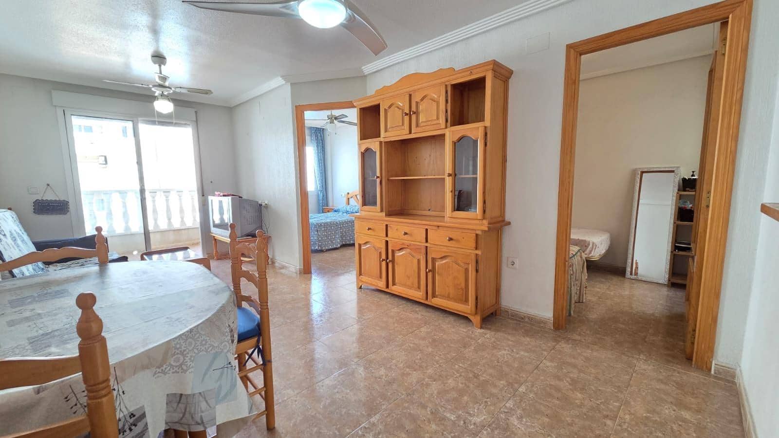 Apartamento de 2 habitaciones en Torrevieja en venta con piscina - 145.000 € (Ref: 9806610)