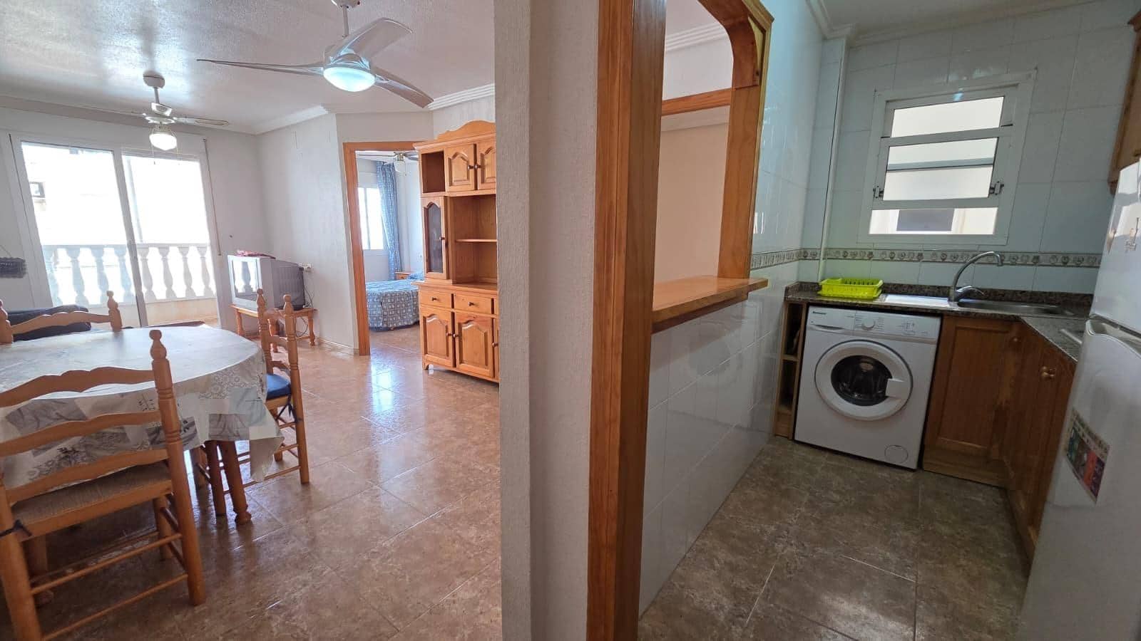 Apartamento de 2 habitaciones en Torrevieja en venta con piscina - 145.000 € (Ref: 9806610)