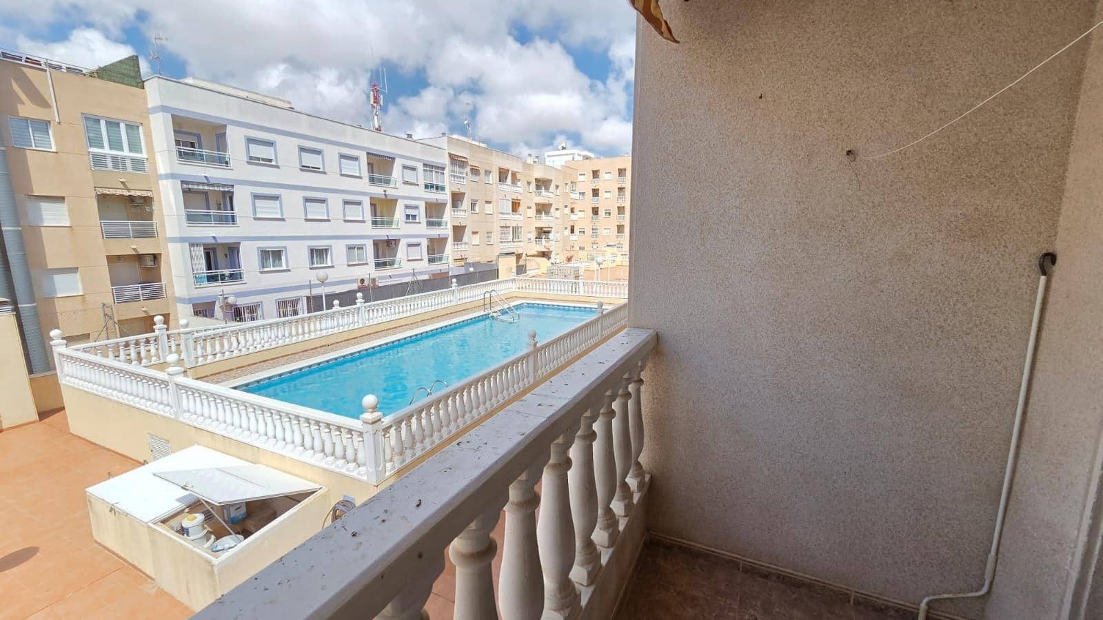 Apartamento de 2 habitaciones en Torrevieja en venta con piscina - 145.000 € (Ref: 9806610)