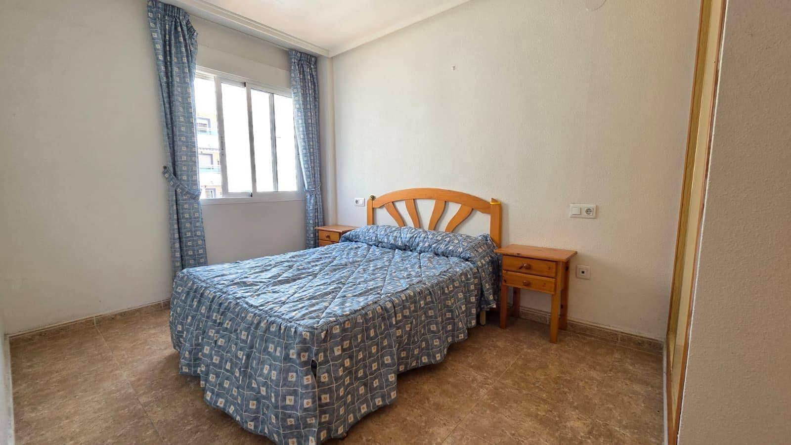 Apartamento de 2 habitaciones en Torrevieja en venta con piscina - 145.000 € (Ref: 9806610)