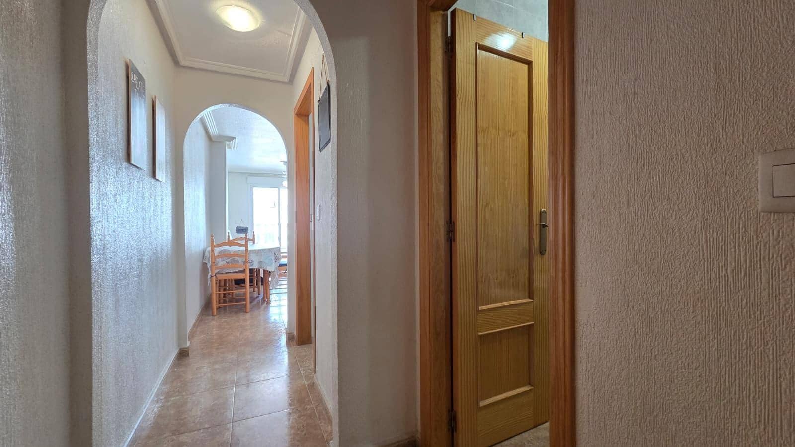 Apartamento de 2 habitaciones en Torrevieja en venta con piscina - 145.000 € (Ref: 9806610)