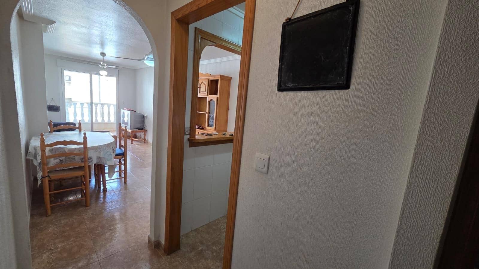 Apartamento de 2 habitaciones en Torrevieja en venta con piscina - 145.000 € (Ref: 9806610)
