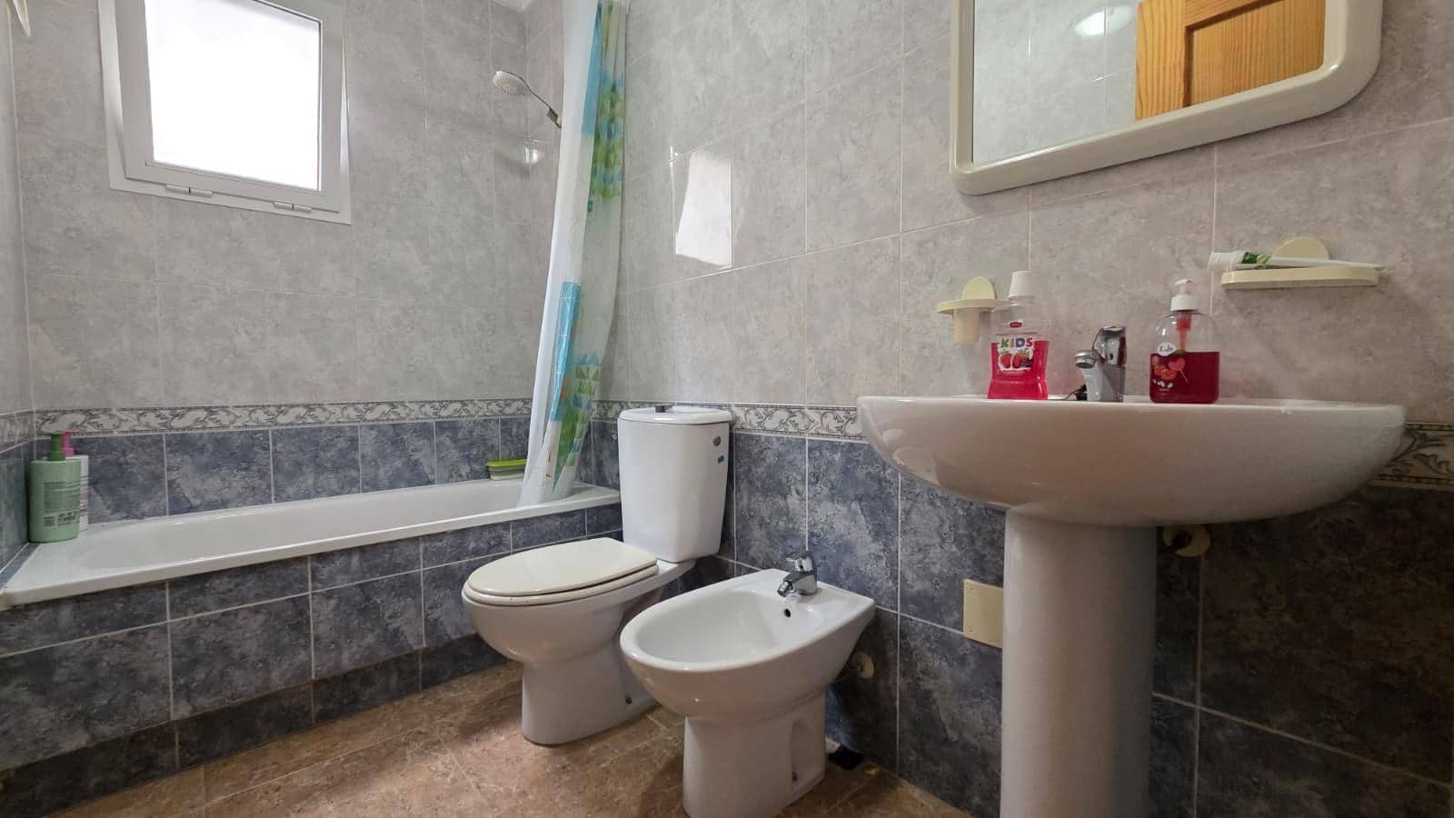 Apartamento de 2 habitaciones en Torrevieja en venta con piscina - 145.000 € (Ref: 9806610)