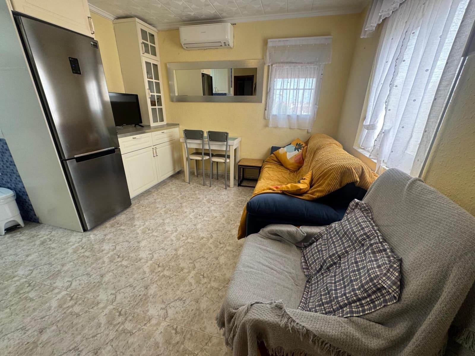 2 slaapkamer Rijtjeshuis te koop in Torrevieja - € 135.000 (Ref: 9806611)