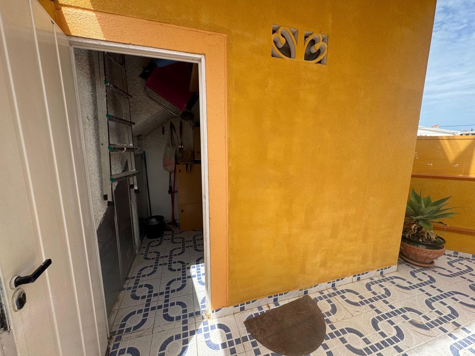 2 slaapkamer Rijtjeshuis te koop in Torrevieja - € 135.000 (Ref: 9806611)
