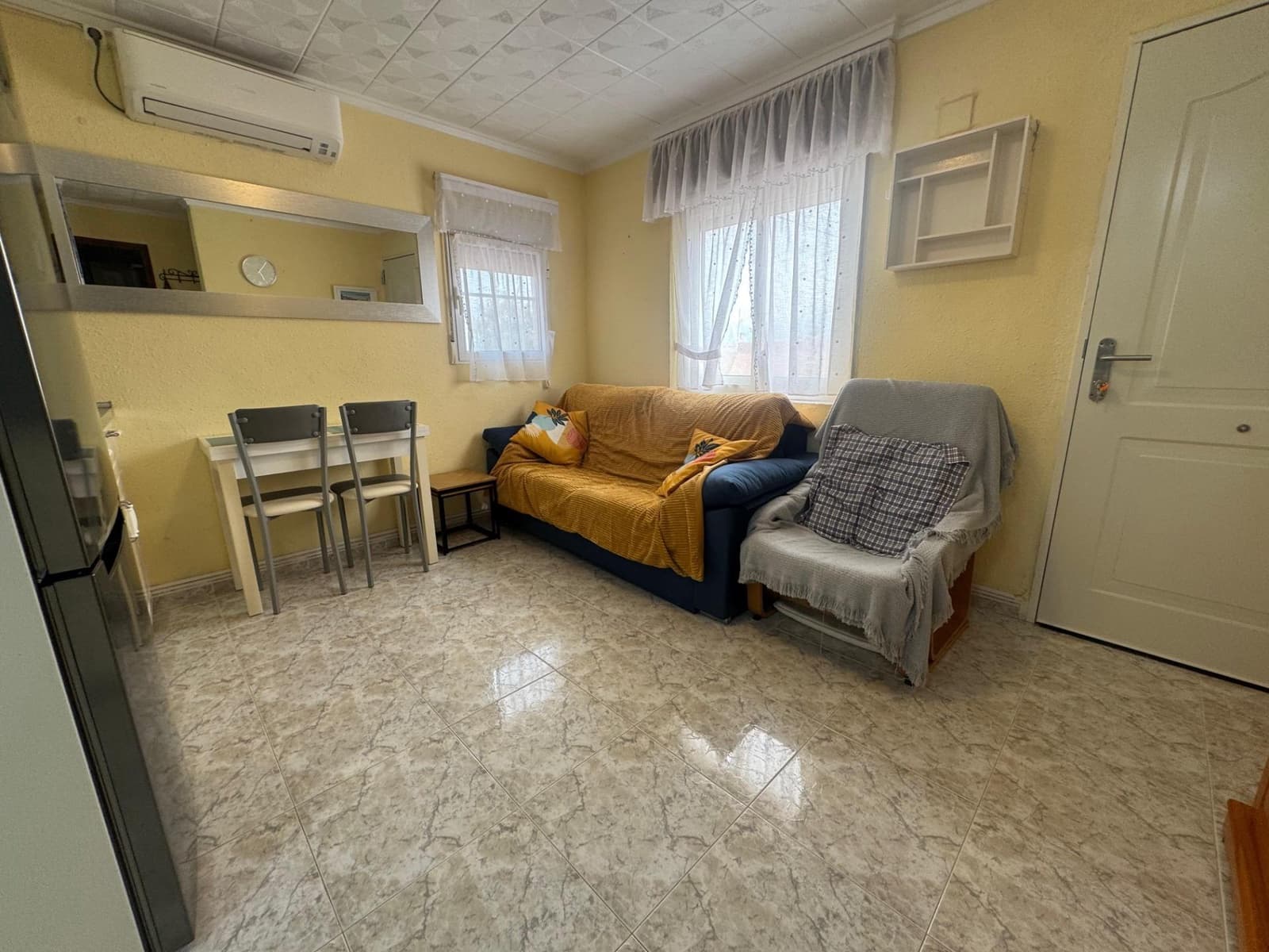 2 slaapkamer Rijtjeshuis te koop in Torrevieja - € 135.000 (Ref: 9806611)